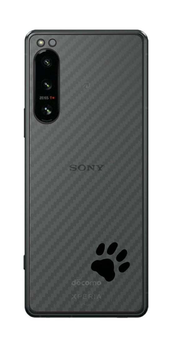 Sony Xperia 5 IV用 カーボン調 肉球 イラスト プリント 背面保護フィルム 日本製 [ワンポイント ブラック]