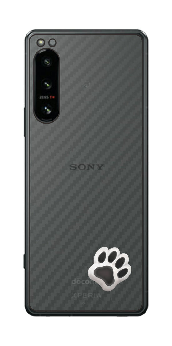 Sony Xperia 5 IV用 カーボン調 肉球 イラスト プリント 背面保護フィルム 日本製 [なんちゃって ぷくぷく ホワイト/ブラック]