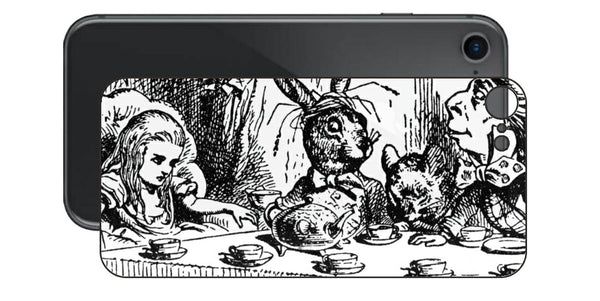 iPhone SE  第2世代用 背面 保護 フィルム 名画プリント ジョン・テニエル （ John Tenniel ) 帽子屋と三月ウサギとのお茶会の場面
