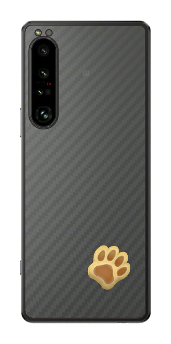 Sony Xperia 1 IV用 カーボン調 肉球 イラスト プリント 背面保護フィルム 日本製 [なんちゃって ぷくぷく イエロー/ブラウン]