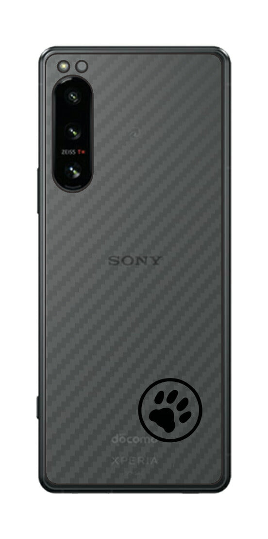 Sony Xperia 5 IV用 カーボン調 肉球 イラスト プリント 背面保護フィルム 日本製 [ワンポイント 丸 ブラック]